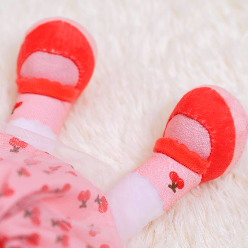 Puppenia Personalisierte Plüschpuppe in einem roten Kirschkleid Kirsche🍒