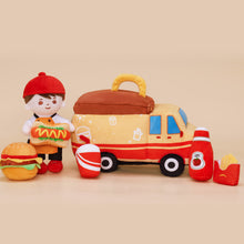 Laden Sie das Bild in den Galerie-Viewer, Personalisiertes Baby&#39;s First Food Truck Plüschtierset