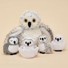 Laden Sie das Bild in den Galerie-Viewer, Plüschtier Eulefamilie mit 4-teiligem Baby-Geschenkset