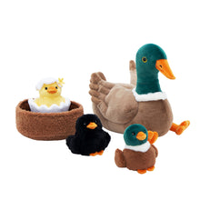 Laden Sie das Bild in den Galerie-Viewer, Entenfamilie, Entennest-Plüschtier mit 4 Baby-Enten im Inneren