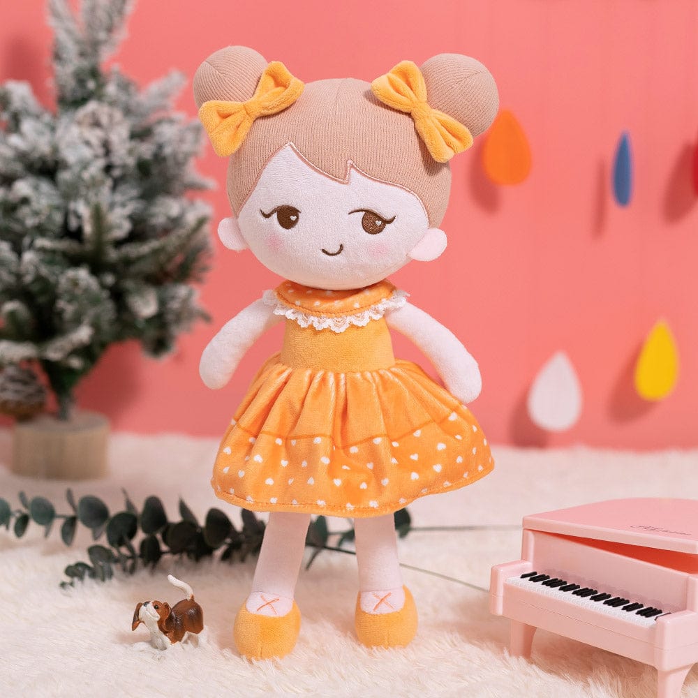 Puppenia Süße personalisierte Plüschpuppe in einem orangefarbenen Kleid mit einem schelmischen Ausdruck Orange🧡