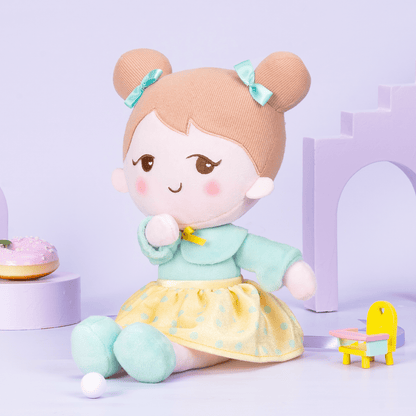 Personalizedoll Personalisierte Plüschpuppen mit schelmischem Ausdruck im Hellgrünen Kleid