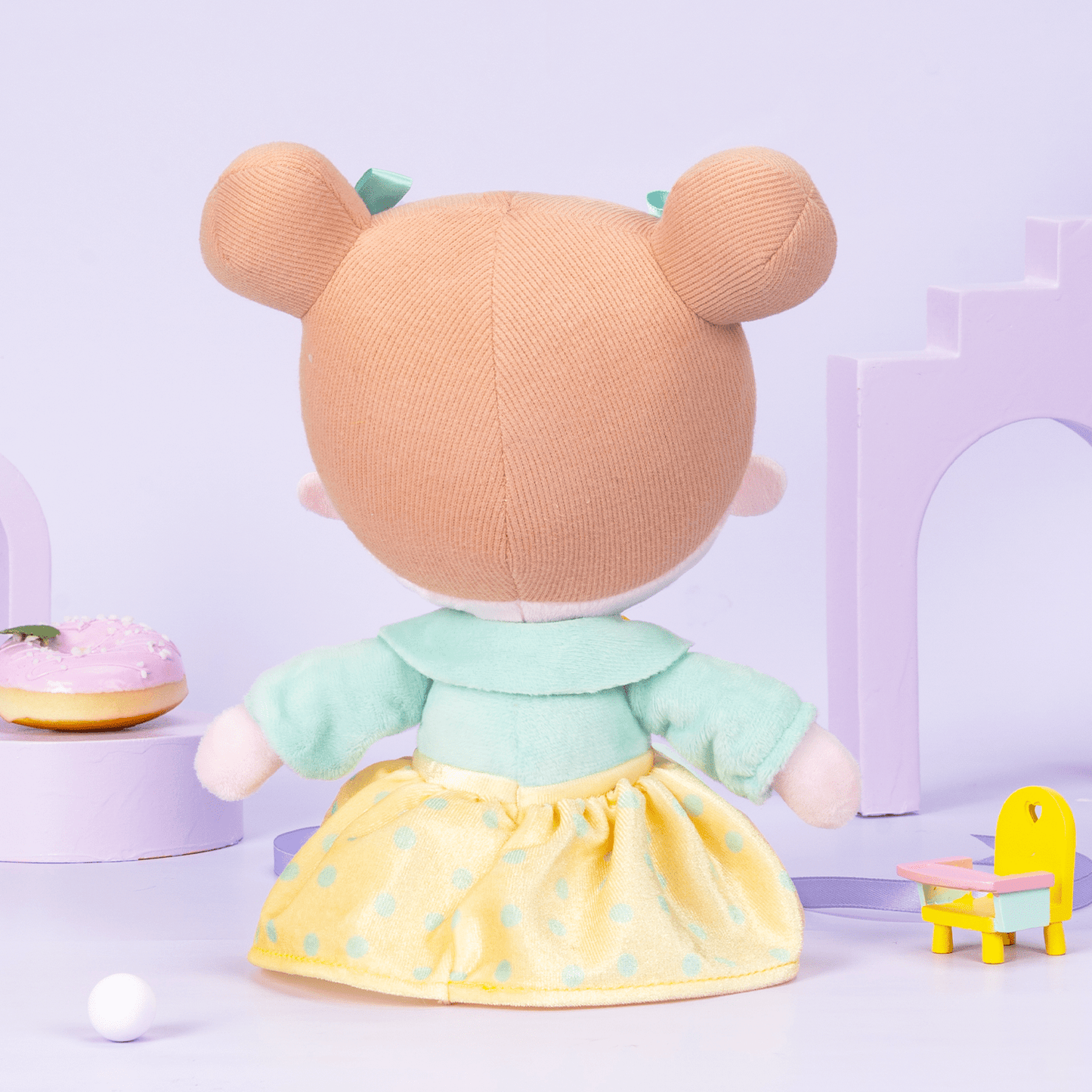 Personalizedoll Personalisierte Plüschpuppen mit schelmischem Ausdruck im Hellgrünen Kleid