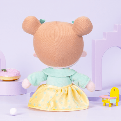 Personalizedoll Personalisierte Plüschpuppen mit schelmischem Ausdruck im Hellgrünen Kleid