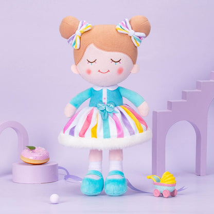 Puppenia Personalisierte Plüschpuppe mit Regenbogenwimpern im Regenbogenkleid