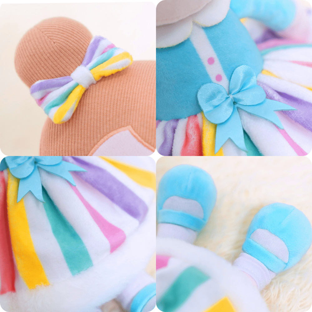 Puppenia Personalisierte Plüschpuppe mit Regenbogenwimpern im Regenbogenkleid