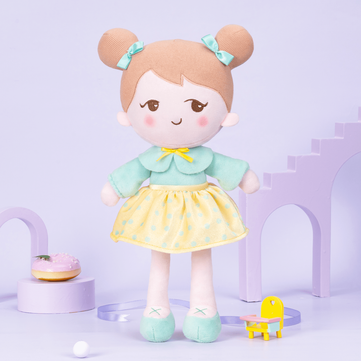 Personalizedoll Personalisierte Plüschpuppen mit schelmischem Ausdruck im Hellgrünen Kleid