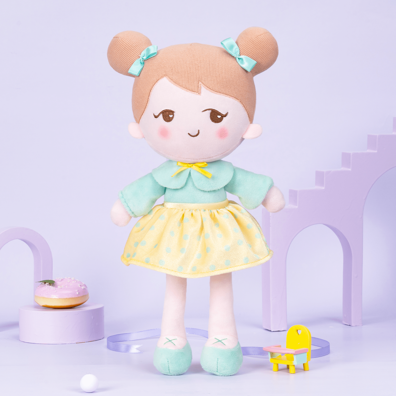 Personalizedoll Personalisierte Plüschpuppen mit schelmischem Ausdruck im Hellgrünen Kleid